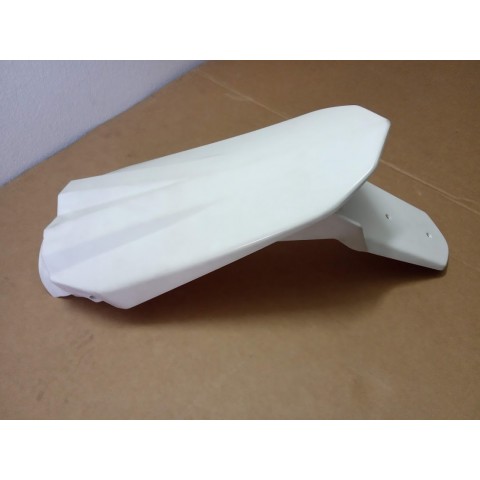 FENDER, REAR WHITE